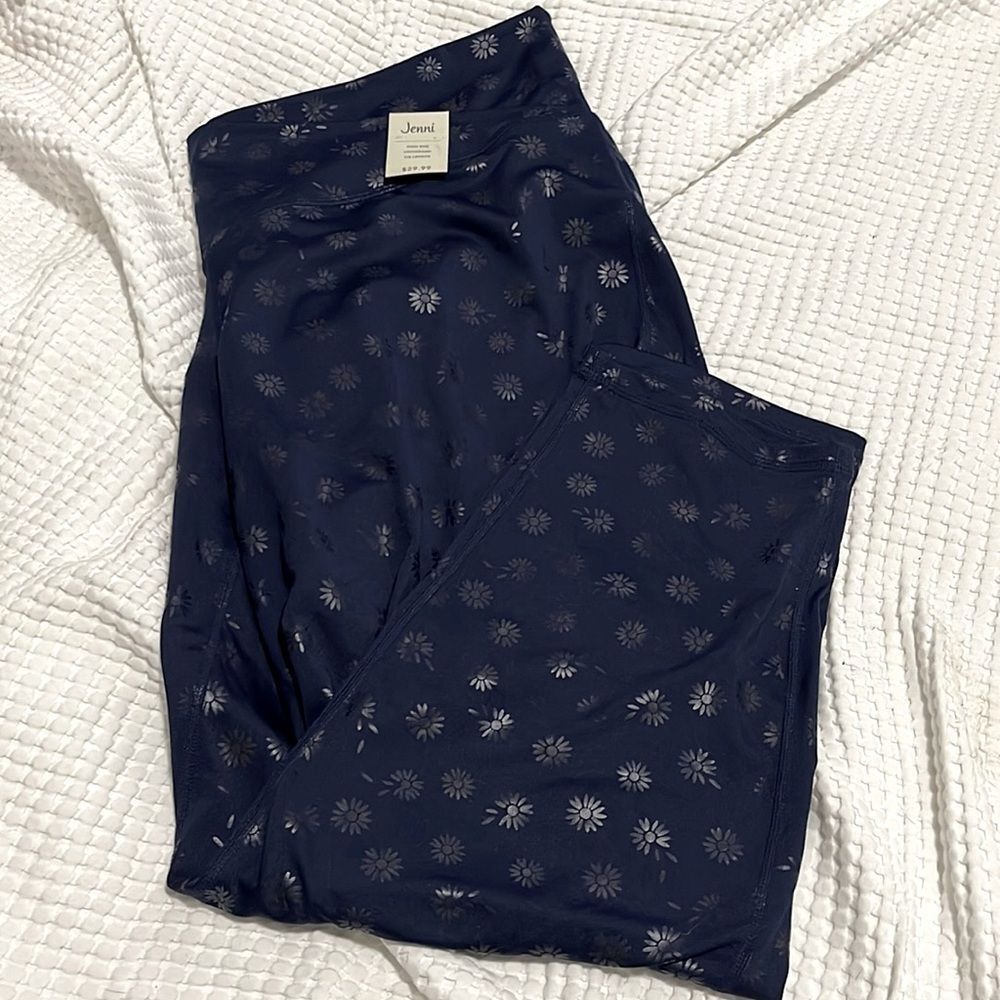 NWT- Jenni Intimates - XXXL. High Rise Crossband 7/8 Length Navy Daisy Print